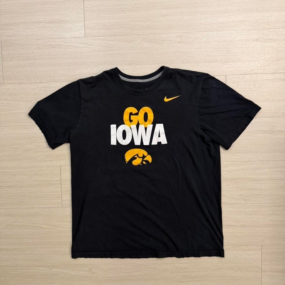Nike NCAA Iowa Hawkeyes Go Iowa Black Short Sleeve Shirt Men's Size Large